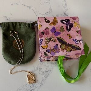 Jane Win LOVE Queen of Hearts Card Pendant with 16-18" Classic Rolo Chain